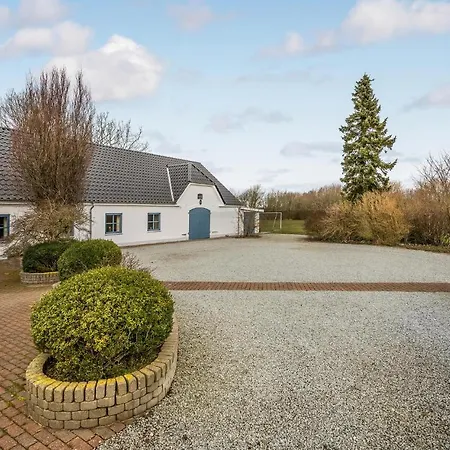 7 Bedroom Stunning In Outrup Feriehus