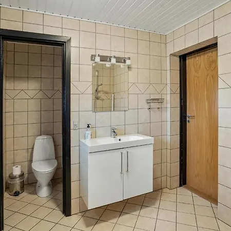 7 Bedroom Stunning In Outrup בית נופש